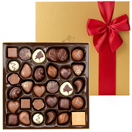 Birthday gifts basket for some special person: Unique birthday gifts basket on 1800gifts