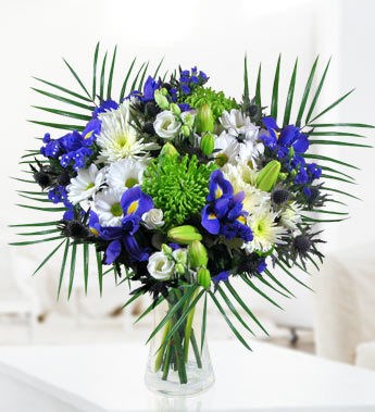 The Perfect Flower Delivery To UK.: Flowers With Congratulations Balloon